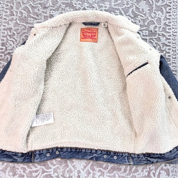 Levi’s Men’s Insulated Sherpa Trucker Jacket - Picture 7 of 16